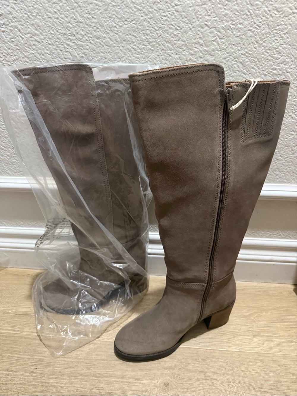 (NEW) Lucky Brand Women’s Bonnay Knee High Boots